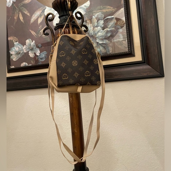 B. yang Please check all picture of condition. - Picture 3 of 13